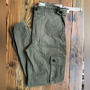 Wondery Isabelle Pant in Green. Women’s Medium.